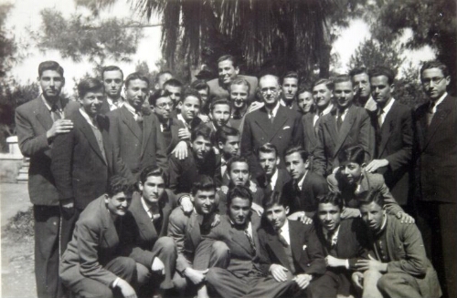 Groupe d'élèves du lycée Ataturk d'Izmir où a étudié Moshe Shaul